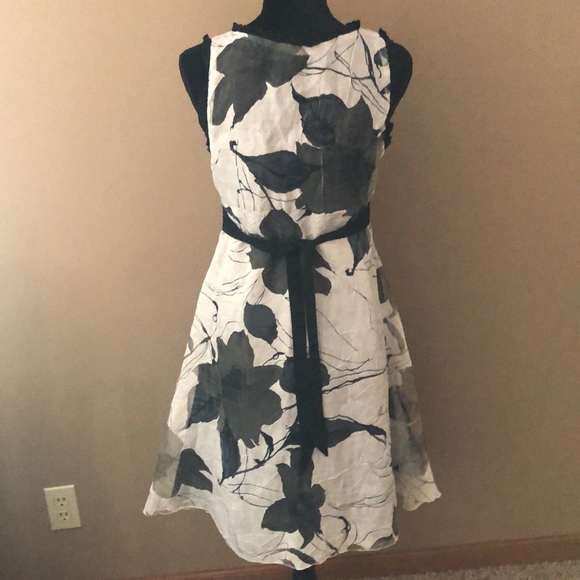 Beautiful Rinascimento Dress - Picture 2 of 5